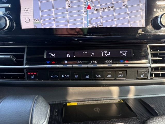 Used 2022 Toyota Sienna XSE w/ XSE Plus Package image 19