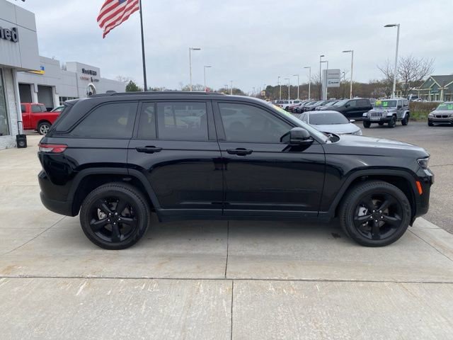 Used 2023 Jeep Grand Cherokee Limited w/ Black Appearance Package image 2