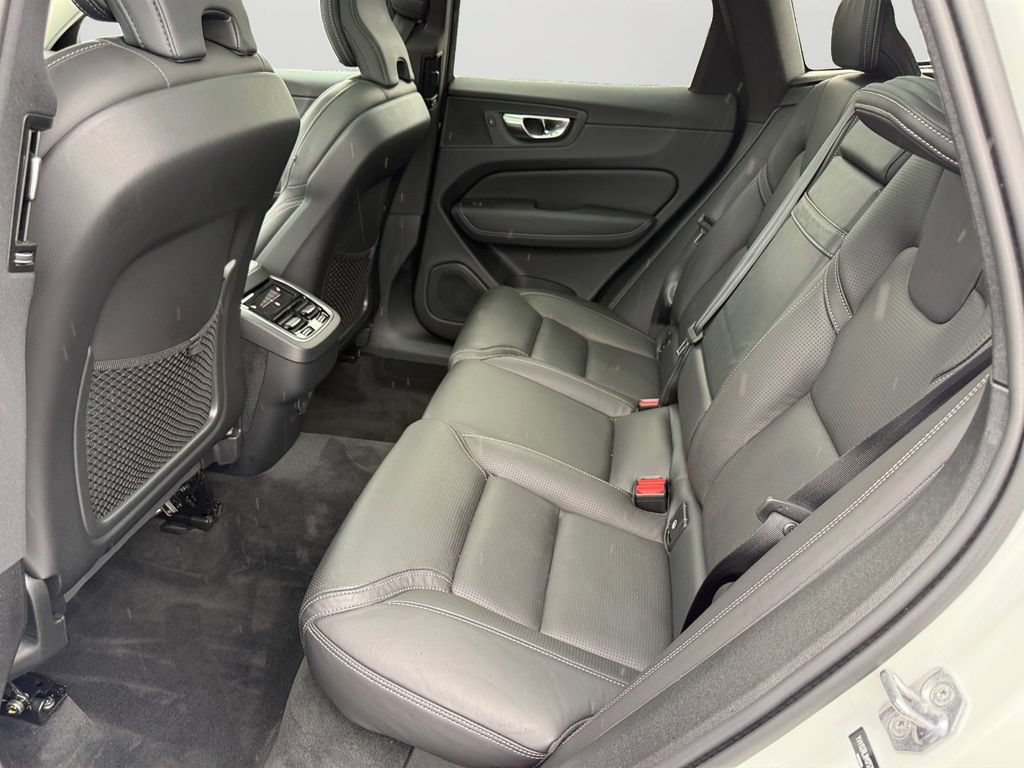 Used 2021 Volvo XC60 T5 Inscription w/ Advanced Package AWD/4WD image 14