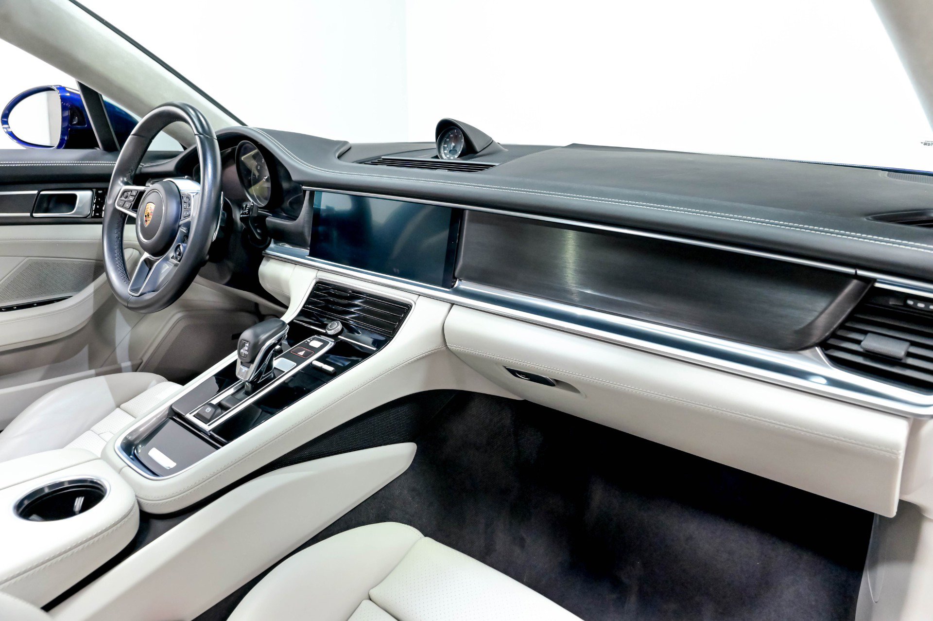 Used 2020 Porsche Panamera GTS AWD/4WD image 27
