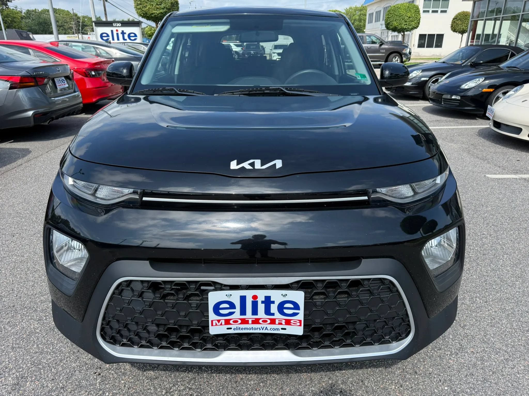 Used 2022 Kia Soul LX FWD image 2