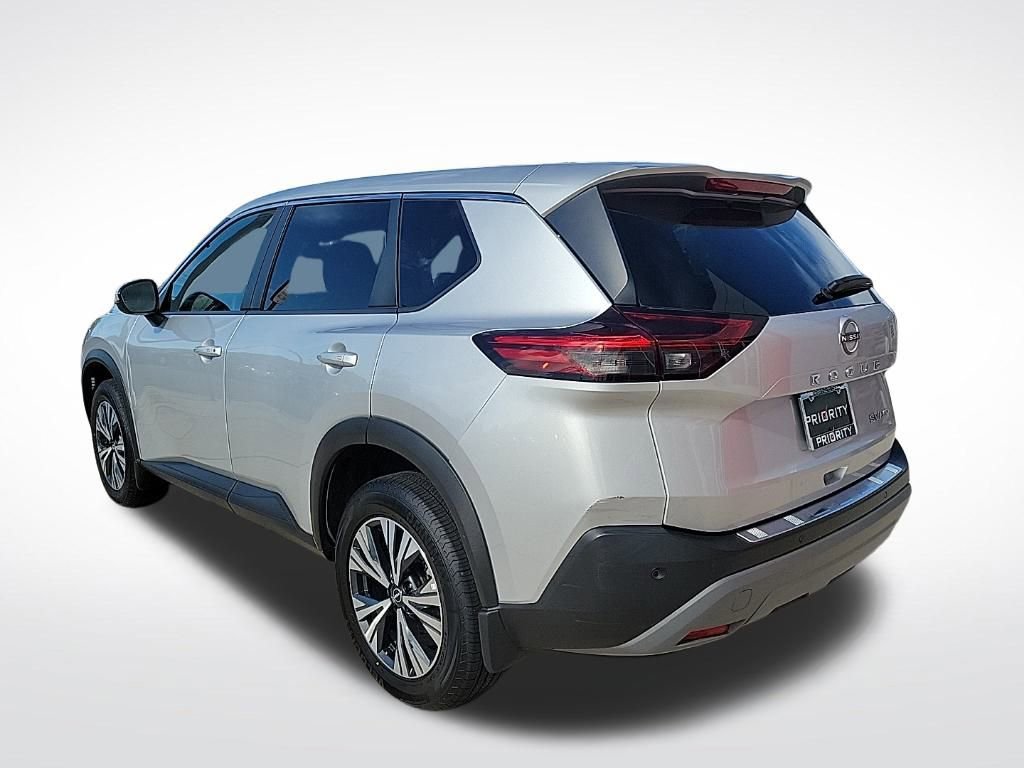 Used 2022 Nissan Rogue SV image 3