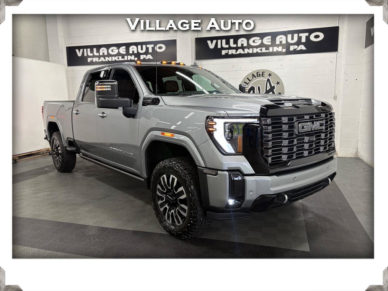 Used 2025 GMC Sierra 3500 Denali Ultimate AWD/4WD image 1