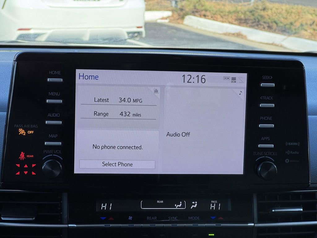 Used 2024 Toyota Sienna LE image 3