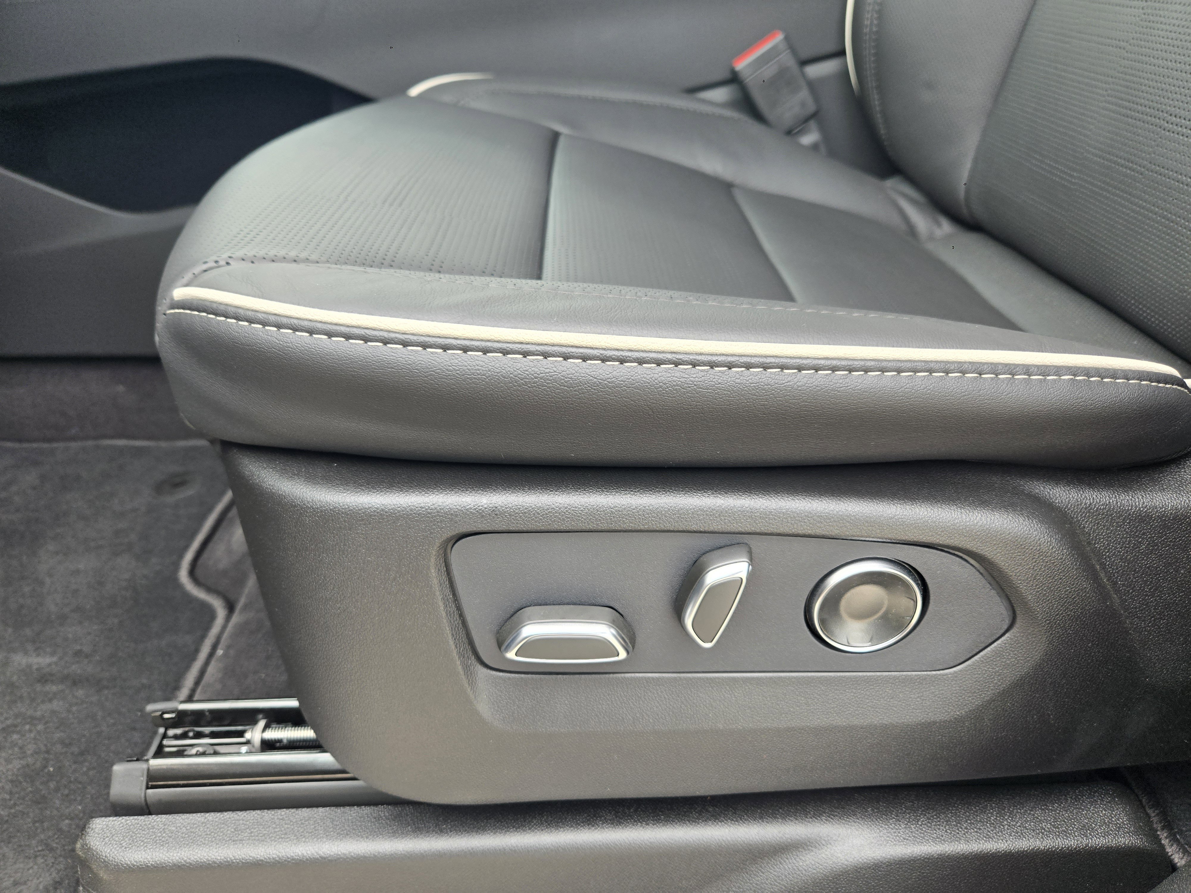 New 2025 Cadillac Escalade Premium Luxury w/ Touring Package image 16