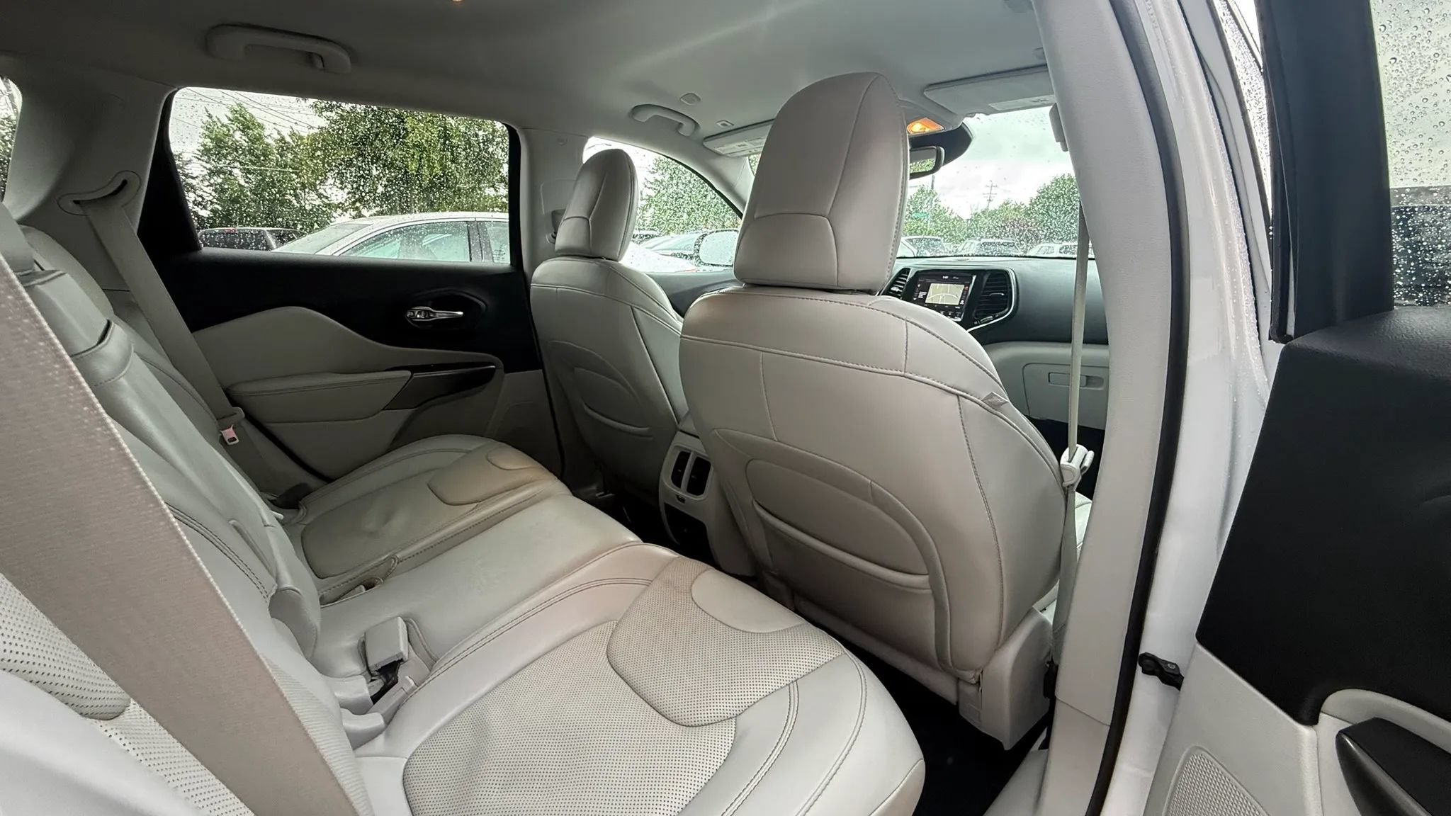 Used 2019 Jeep Cherokee Limited w/ Luxury Group FWD image 12