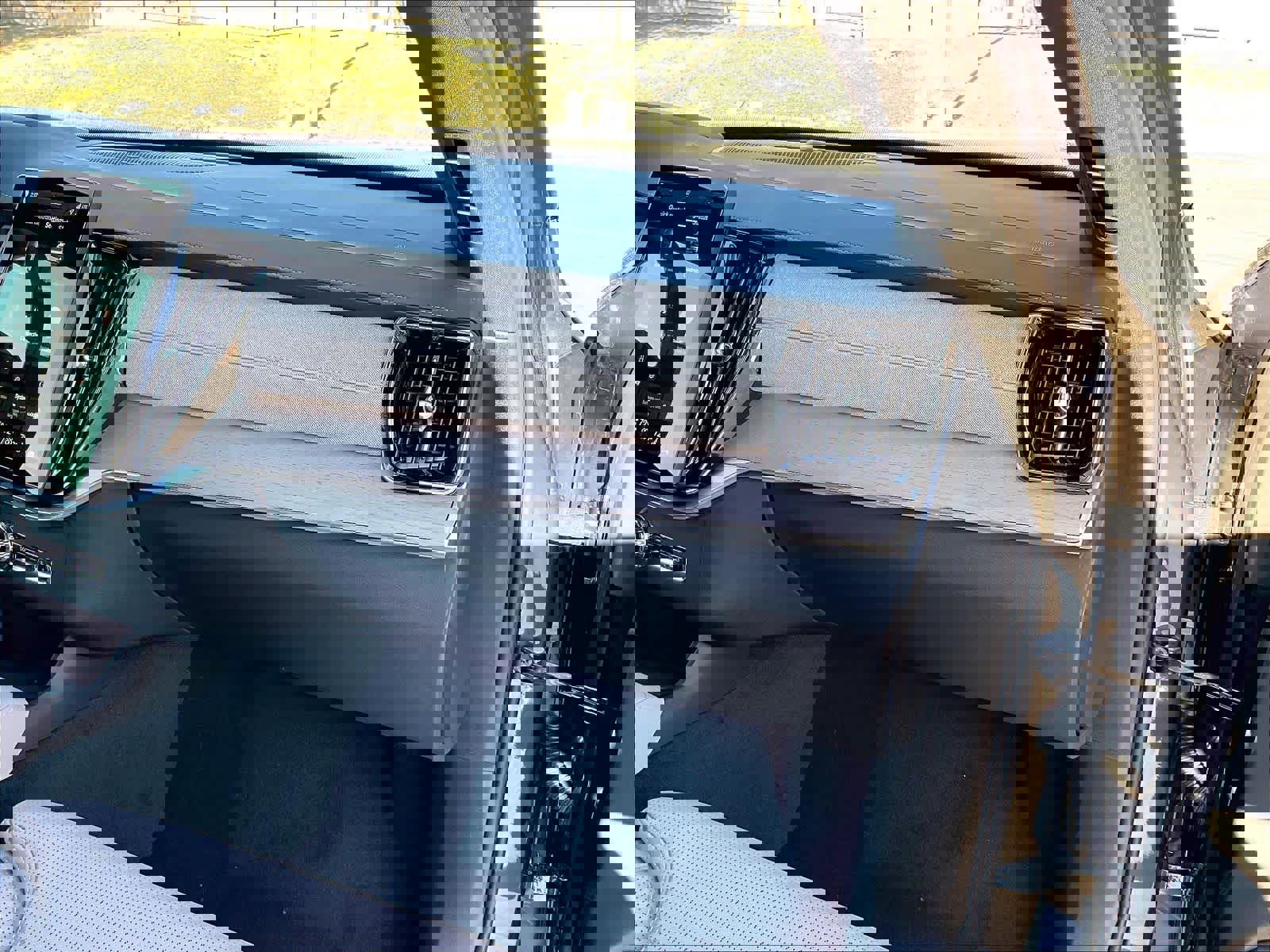 New 2026 Volvo XC90 T8 Ultra w/ Protection Package Premier image 29