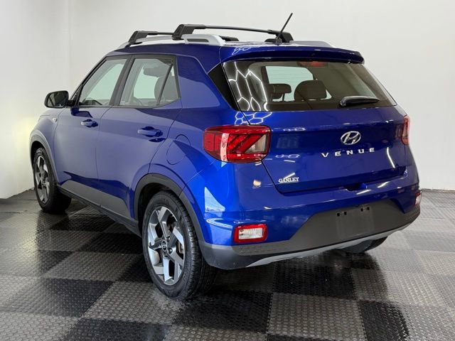 Used 2023 Hyundai Venue Limited FWD image 7