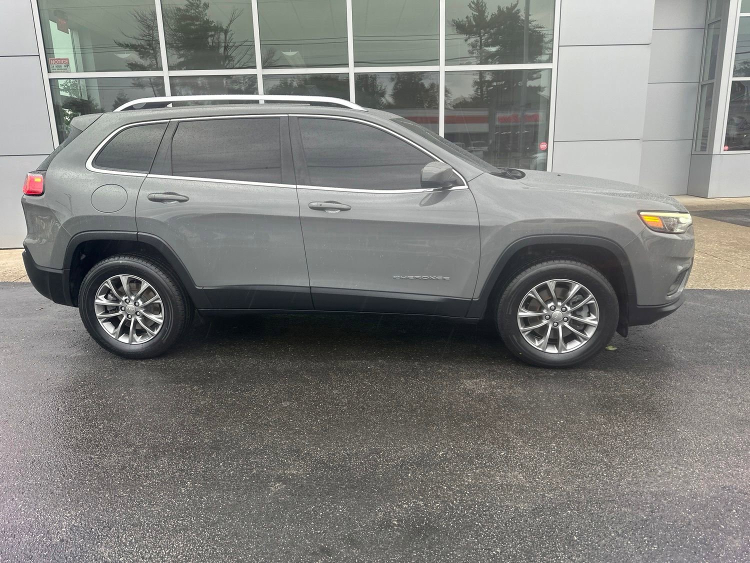 Used 2020 Jeep Cherokee Latitude Plus w/ Cold Weather Group AWD/4WD video 2
