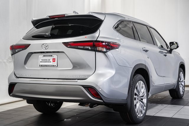 New 2025 Toyota Highlander Platinum image 4