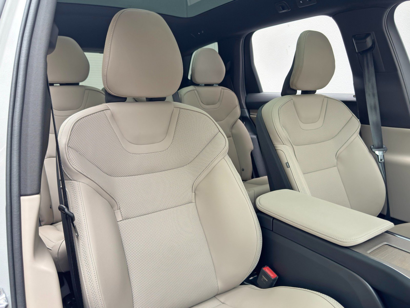 Used 2025 Volvo EX90 Ultra AWD/4WD image 35