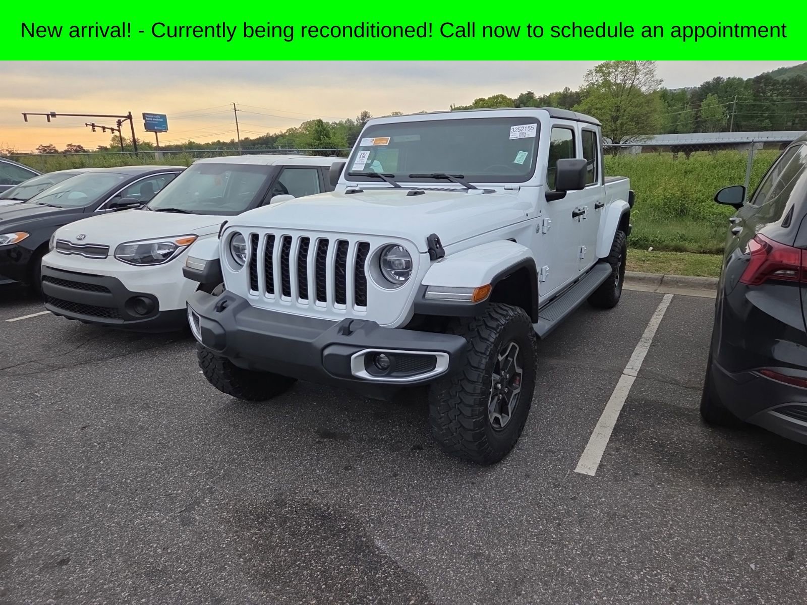 Used 2020 Jeep Gladiator Overland image 2