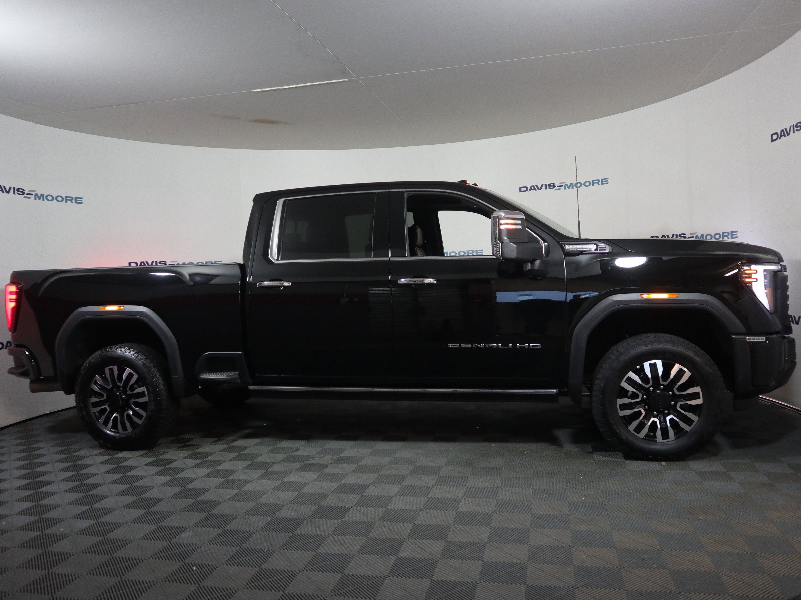 Used 2025 GMC Sierra 2500 Denali Ultimate image 4