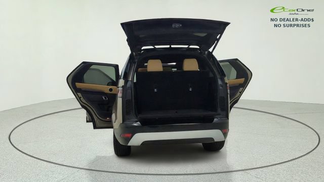 Used 2024 Land Rover Discovery Metropolitan Edition AWD/4WD image 9