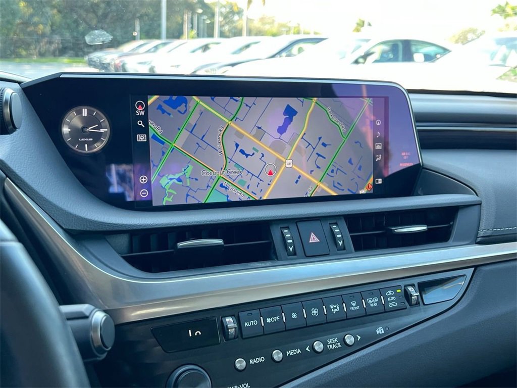 Certified 2020 Lexus ES 300h w/ Premium Package image 17