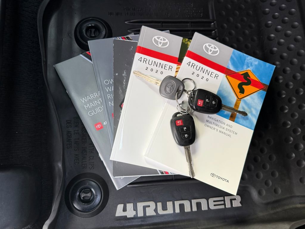 Used 2020 Toyota 4Runner SR5 AWD/4WD image 32