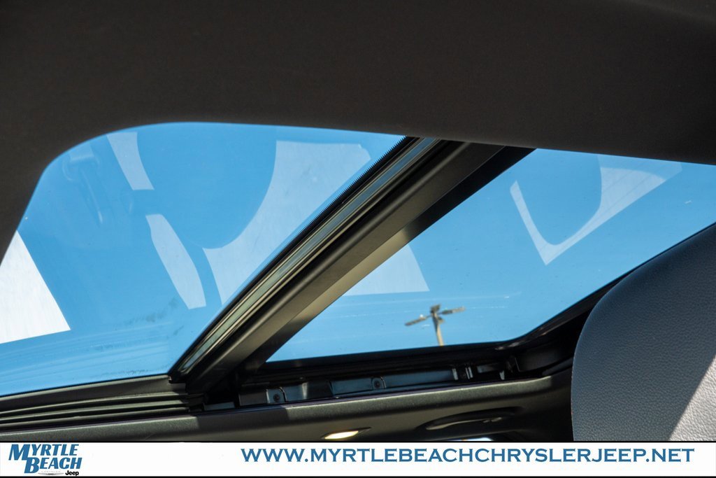 Used 2023 Nissan Titan PRO-4X w/ Pro-4x Convenience Package image 18