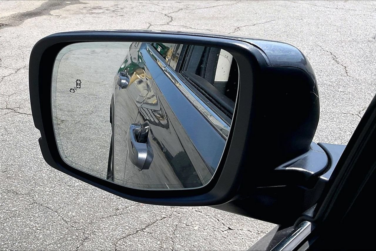Used 2025 Honda Pilot Elite image 31