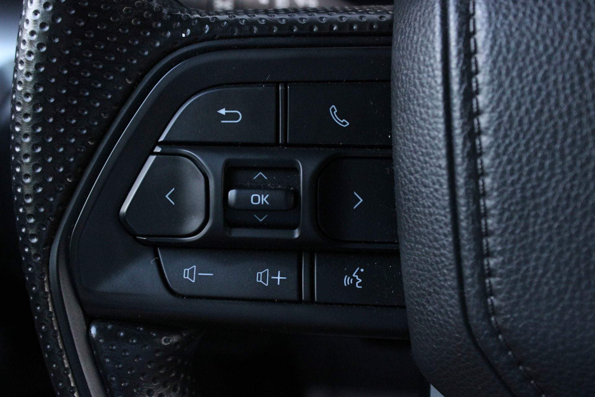 Used 2025 Toyota Tacoma SR5 AWD/4WD image 25