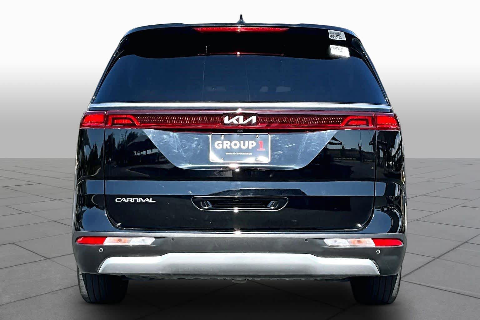 Used 2024 Kia Carnival EX FWD image 5