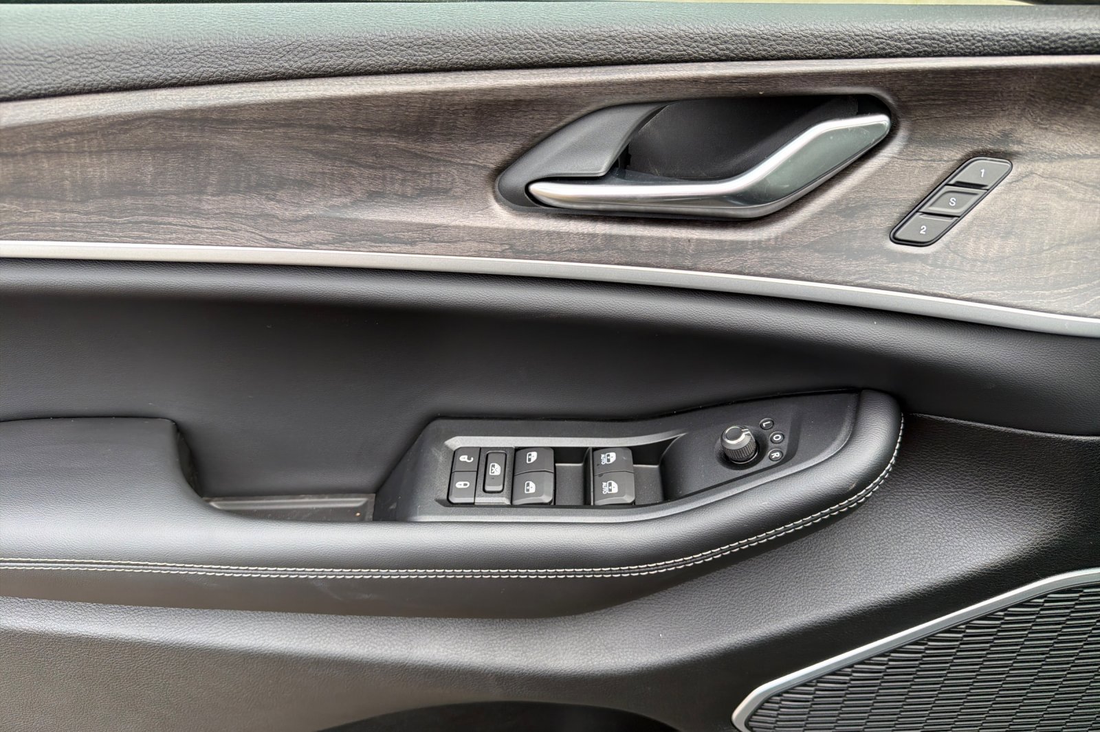 New 2026 Jeep Grand Cherokee Limited w/ Limited Altitude Package image 9