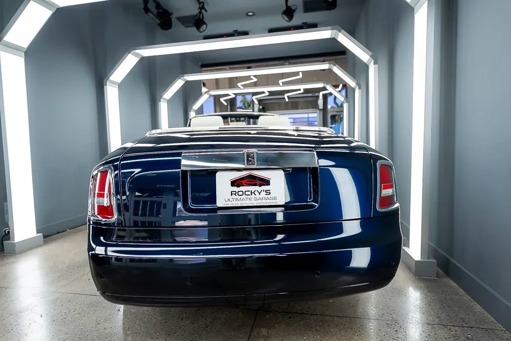 Used 2010 Rolls-Royce Phantom Drophead Coupe RWD image 10