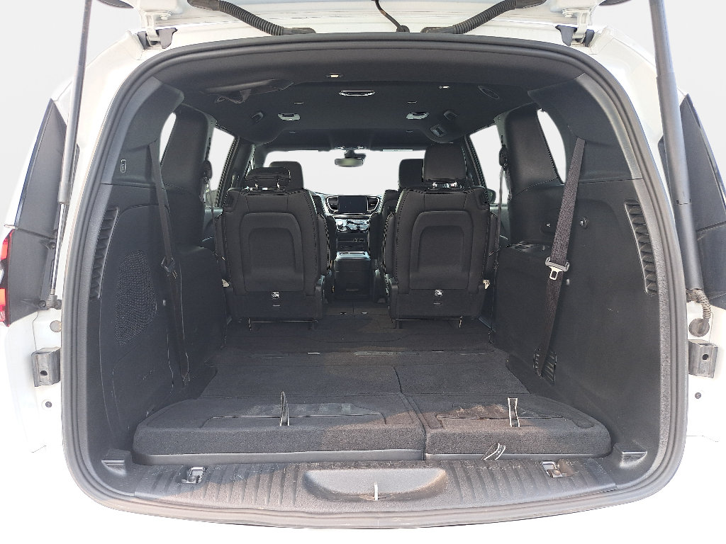 Certified 2023 Chrysler Pacifica Touring-L w/ Uconnect Theater Family Group AWD/4WD image 14