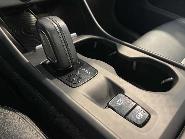 Used 2019 Volvo XC40 T5 Momentum image 29