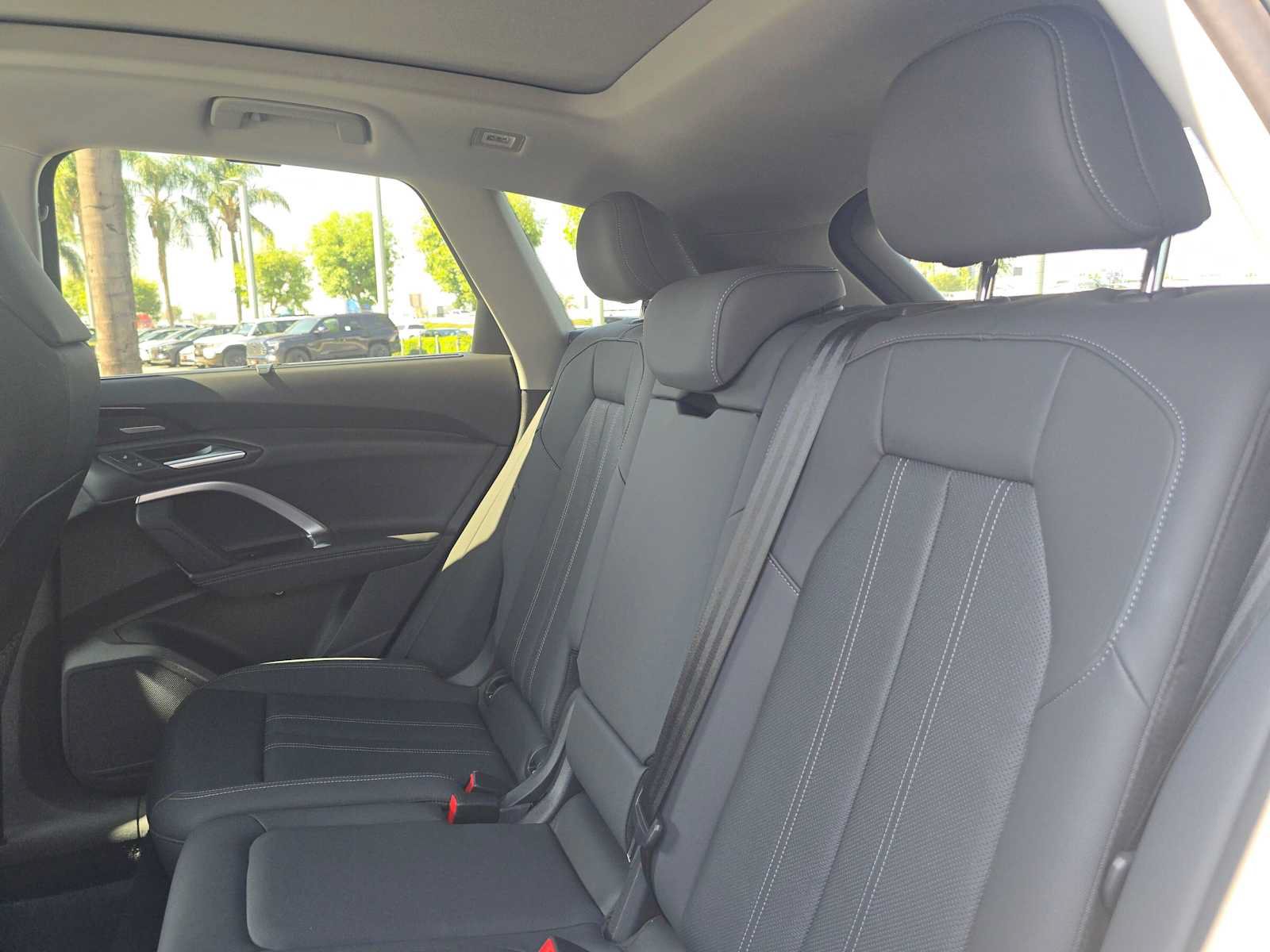 Used 2025 Audi Q5 Premium Plus w/ Premium Plus AWD/4WD image 17