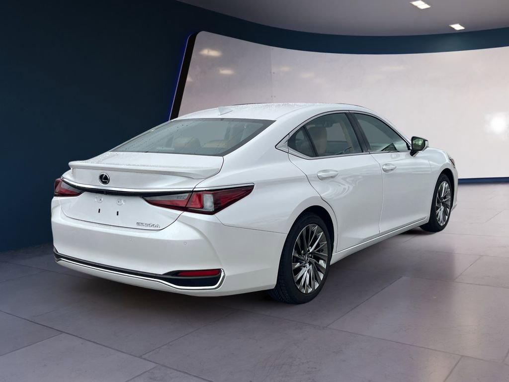 Used 2025 Lexus ES 300h Ultra Luxury FWD image 5