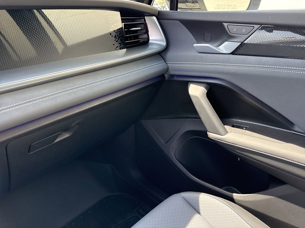 Certified 2026 Volkswagen Tiguan SE R-Line image 26