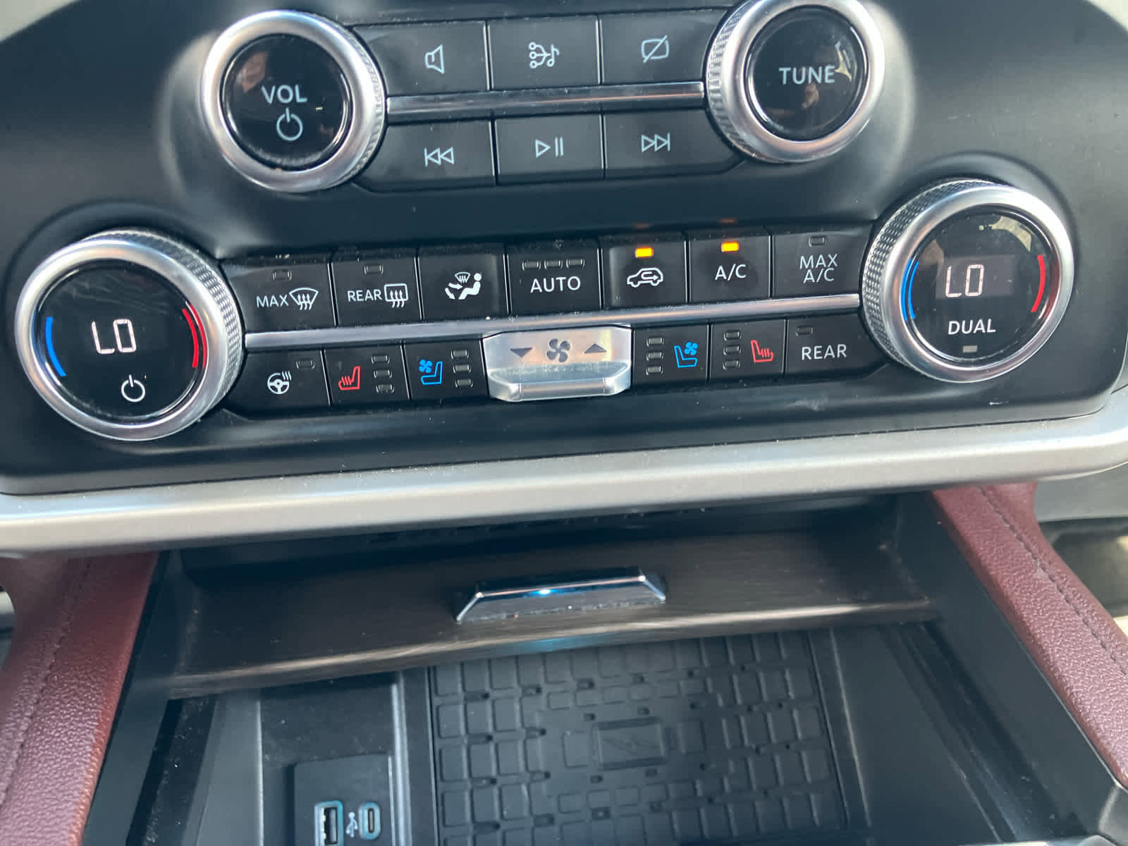 Used 2024 Ford Expedition Max Limited image 29