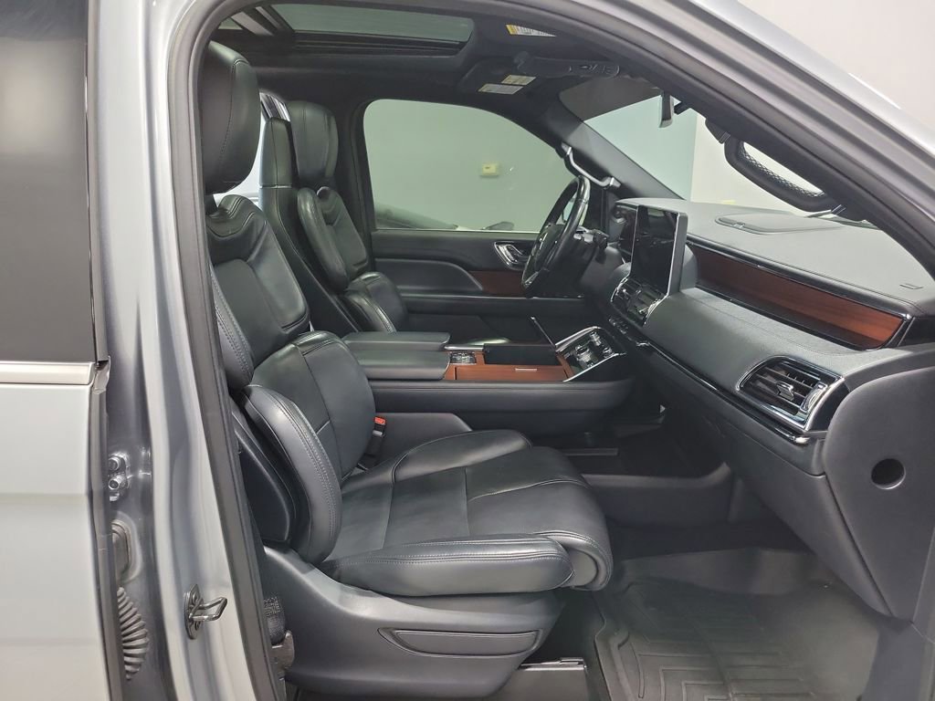 Used 2022 Lincoln Navigator Reserve image 28