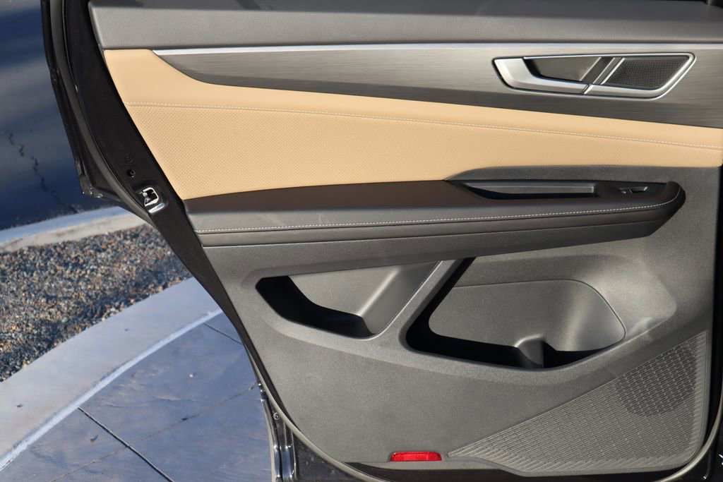 Used 2024 Volkswagen Atlas Cross Sport SE image 25