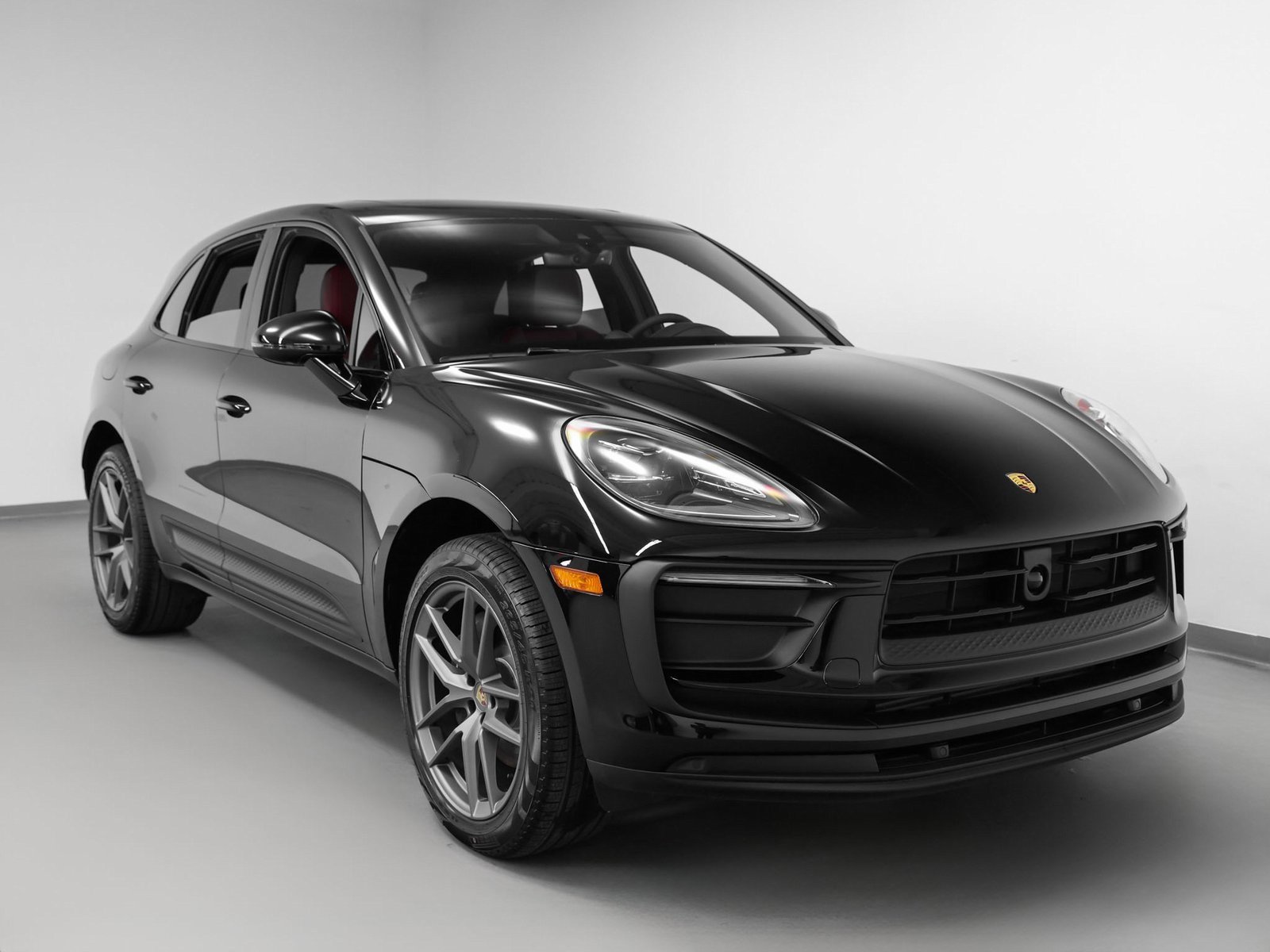 Used 2025 Porsche Macan image 10