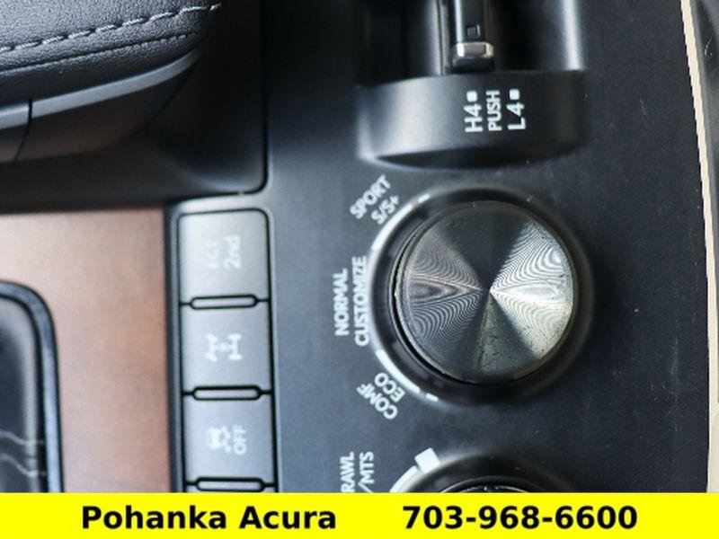 Used 2021 Lexus LX 570 4WD w/ Luxury Package image 18