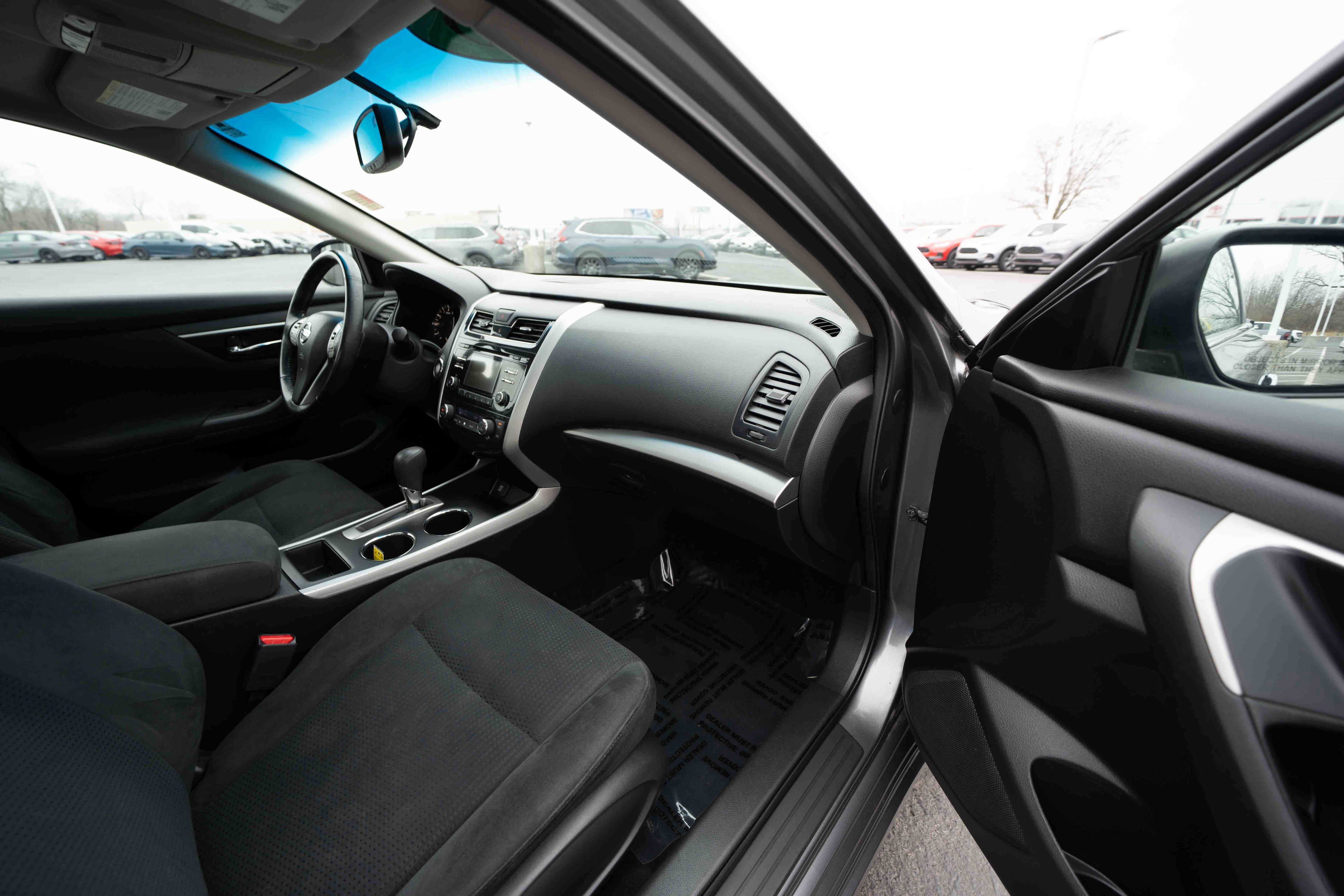 Used 2015 Nissan Altima 2.5 SV w/ Convenience Package image 25