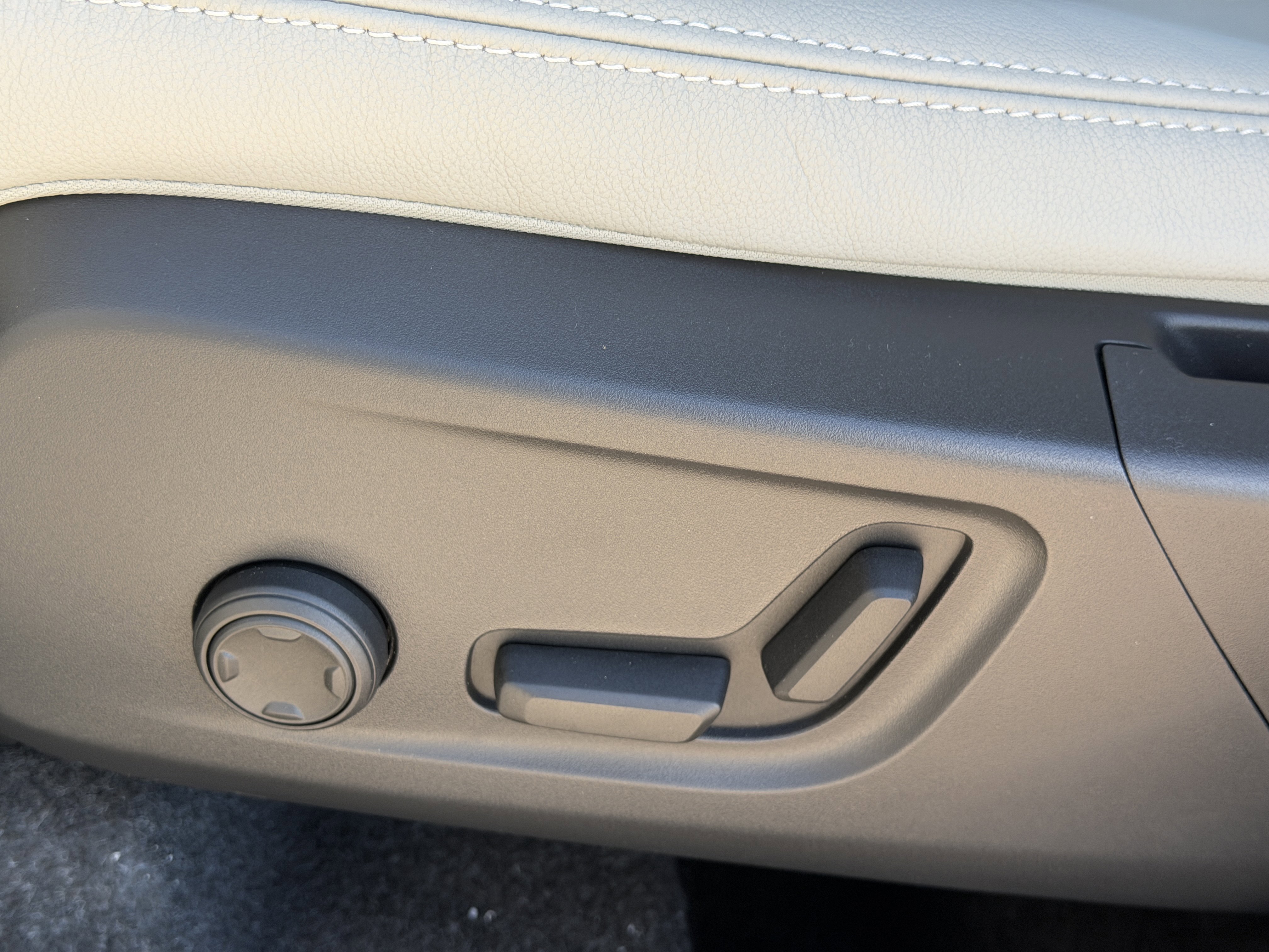 New 2026 Volvo XC40 B5 Plus w/ Climate Package image 19