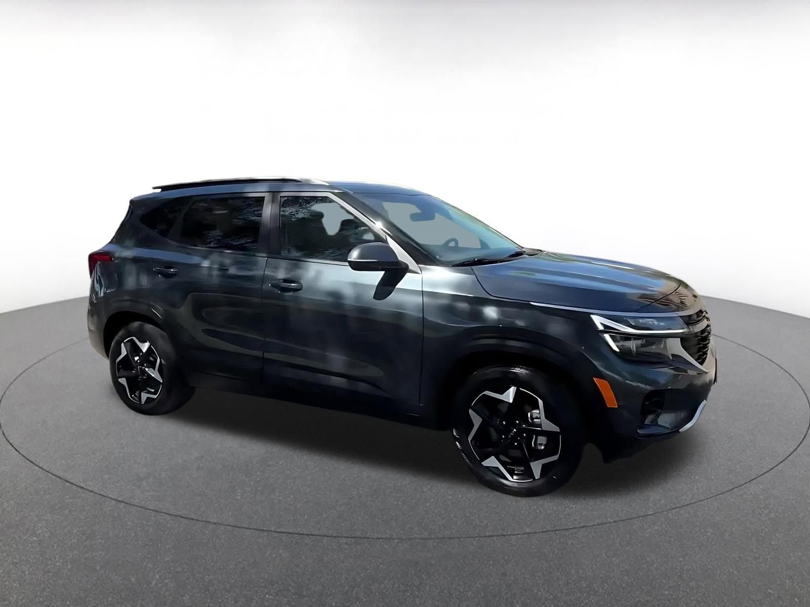 Used 2025 Kia Seltos S image 2