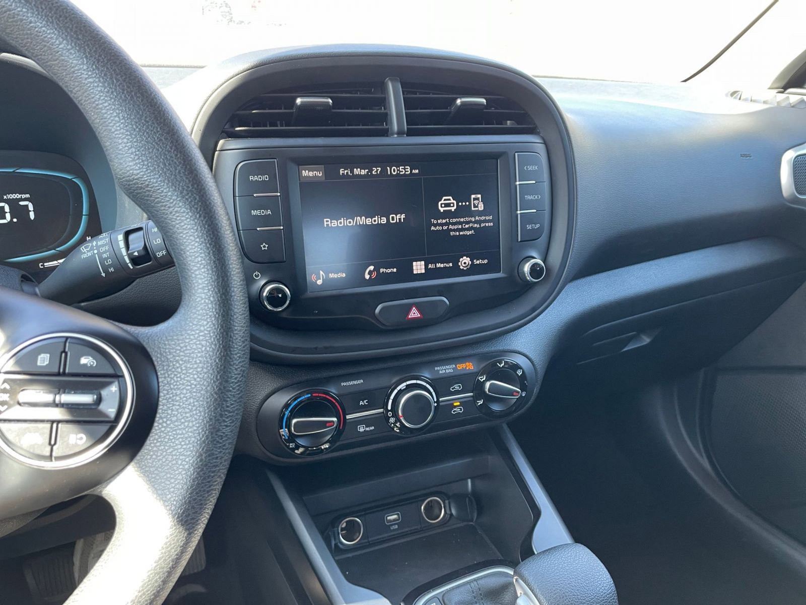 Used 2025 Kia Soul LX w/ LX Technology Package FWD image 17