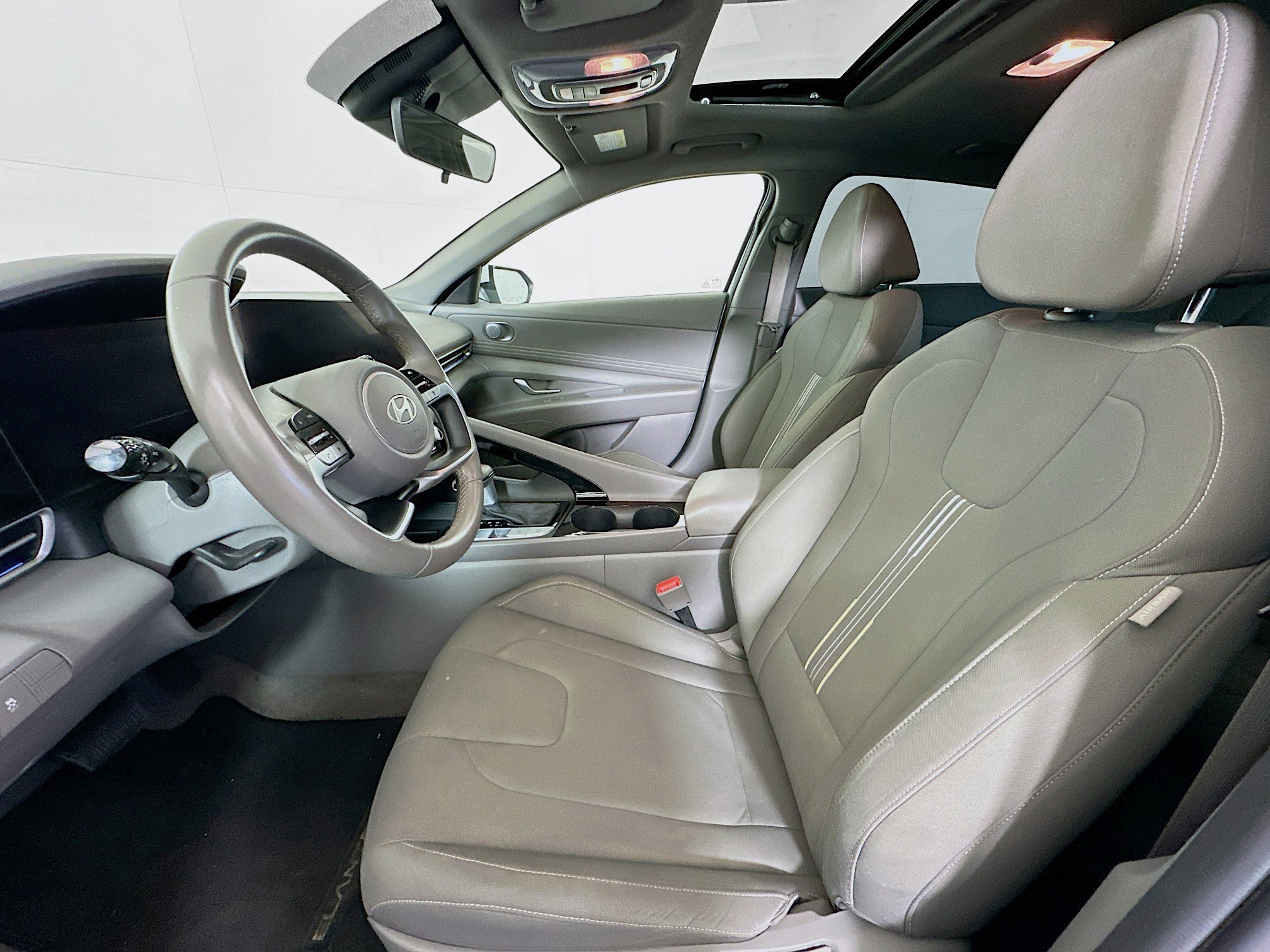 Used 2025 Hyundai Elantra SEL image 13