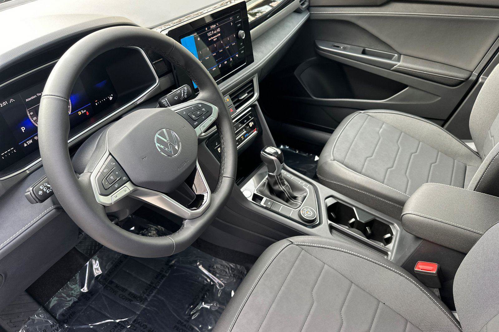 New 2026 Volkswagen Taos SE image 9