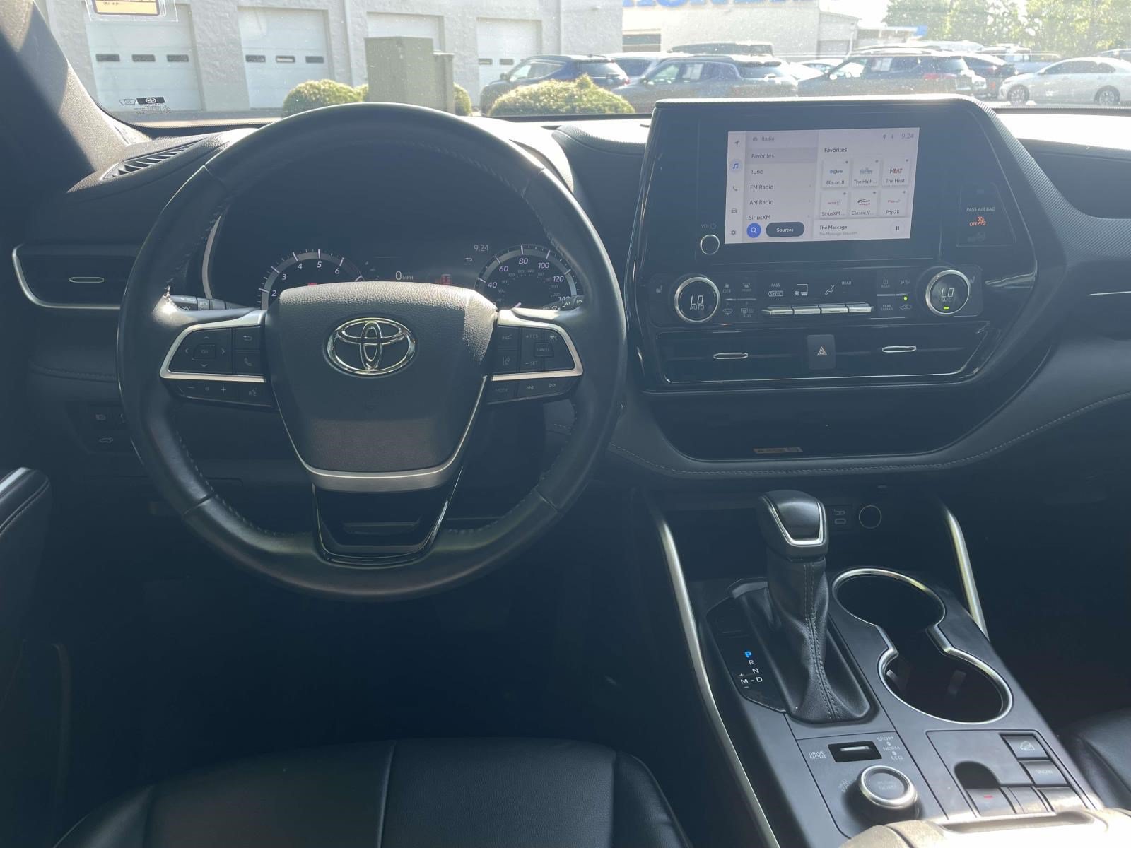 Used 2023 Toyota Highlander XSE AWD/4WD image 16