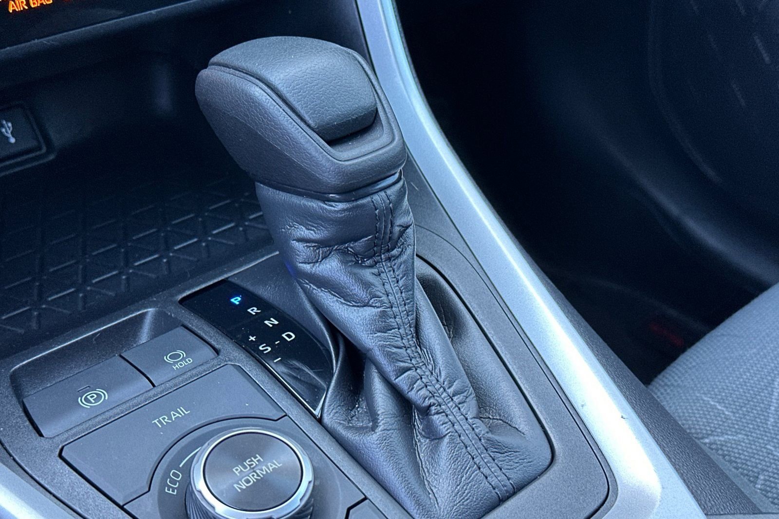 Used 2020 Toyota RAV4 XLE w/ XLE Grade Weather Package image 18