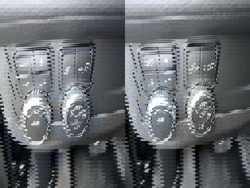 Used 2022 GMC Yukon XL Denali image 15