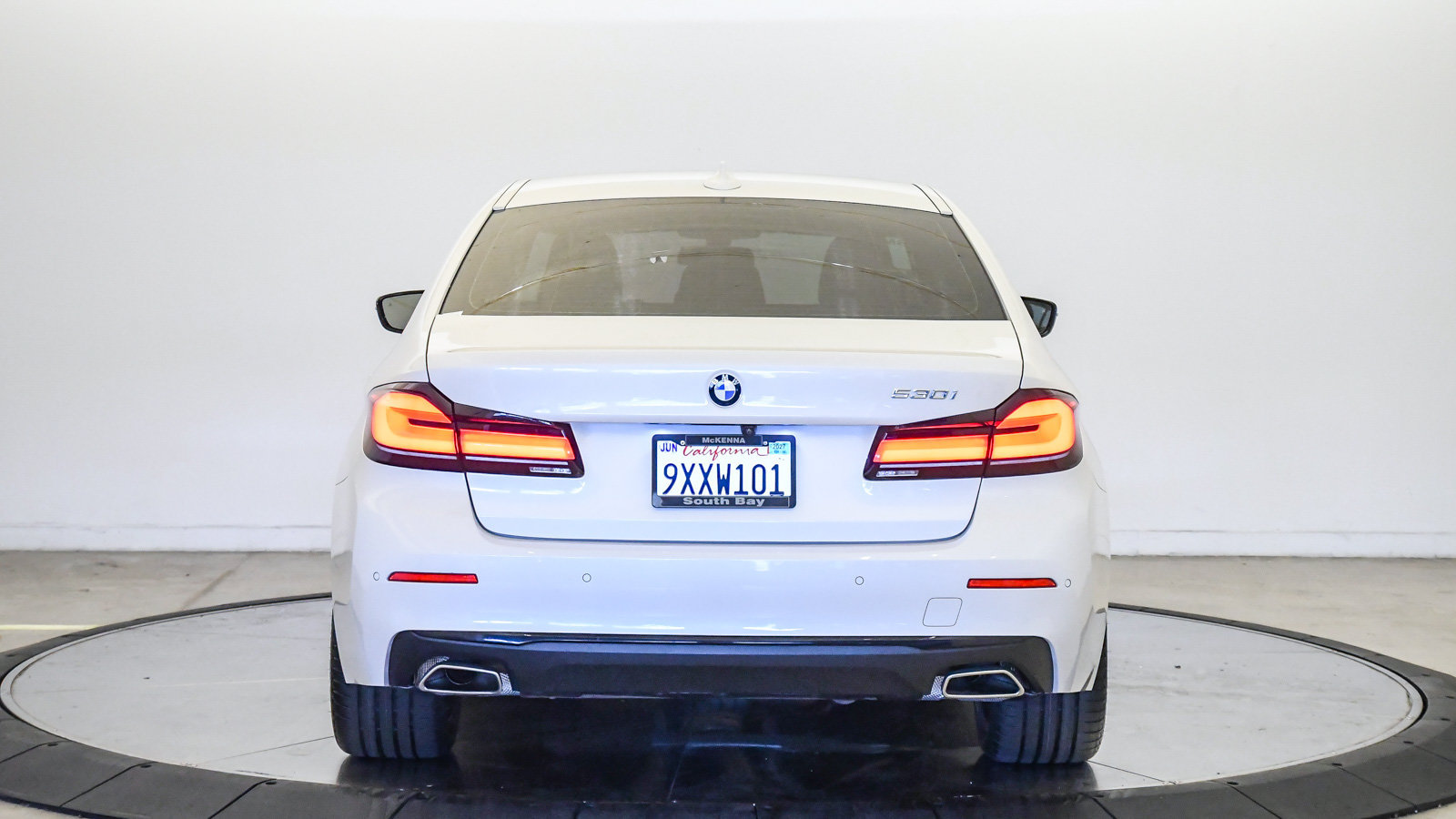 Used 2023 BMW 530i w/ Convenience Package RWD image 3