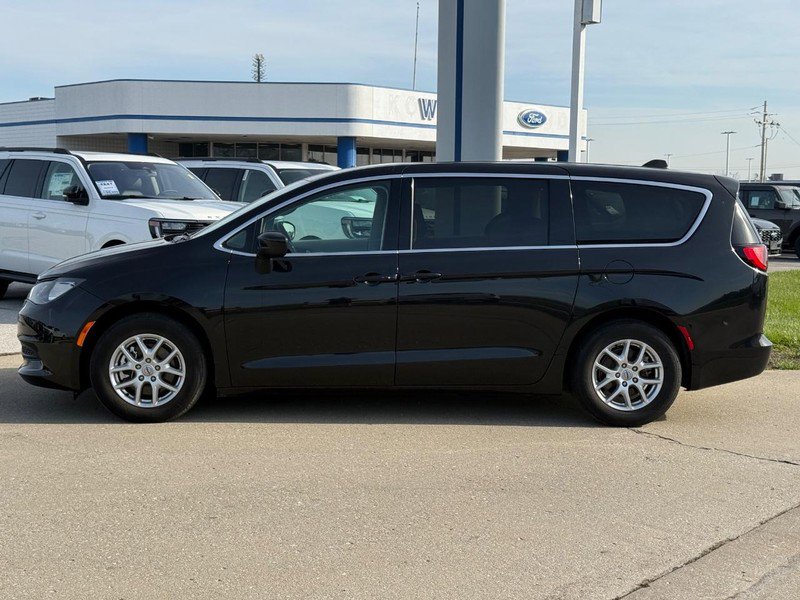 Used 2023 Chrysler Voyager LX video 2