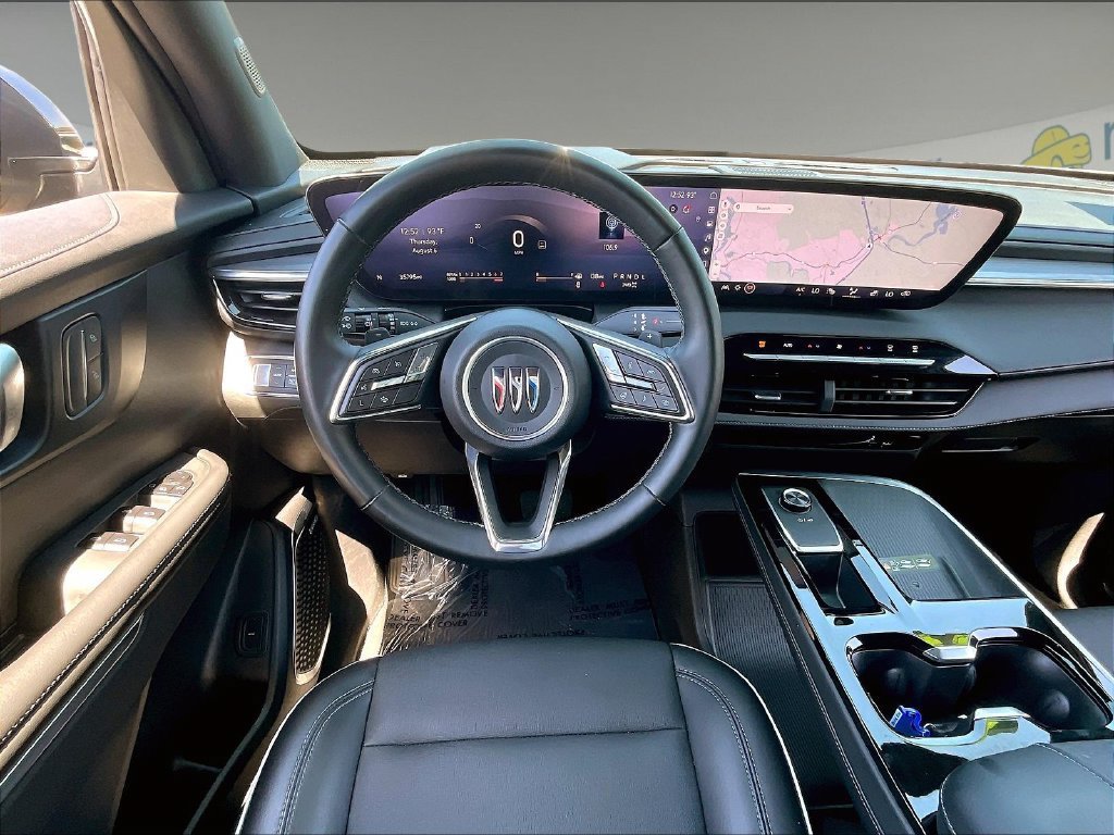 Used 2025 Buick Enclave Preferred AWD/4WD image 17