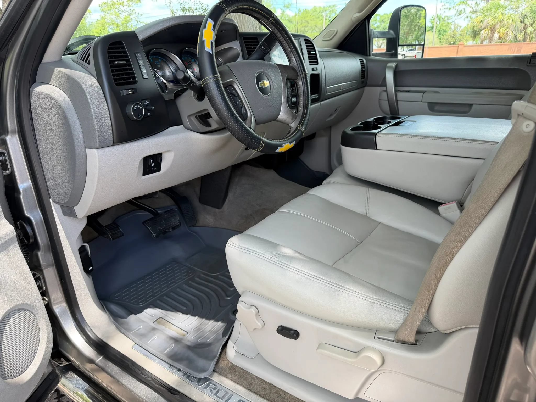 Used 2012 Chevrolet Silverado 3500 LT w/ Interior Plus Package AWD/4WD image 7
