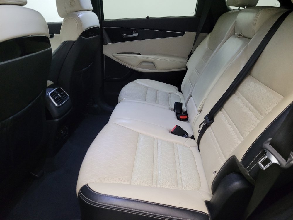 Used 2017 Kia Sorento SX image 18